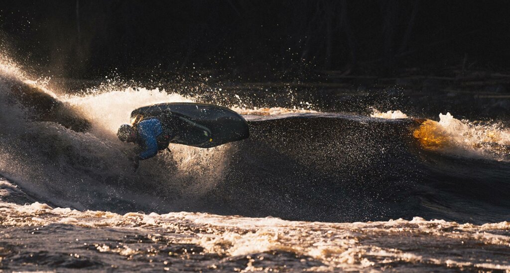 Leif Anderson on Molly's Wave, Mistassibi River, Quebec - Pic Dan Sutherland